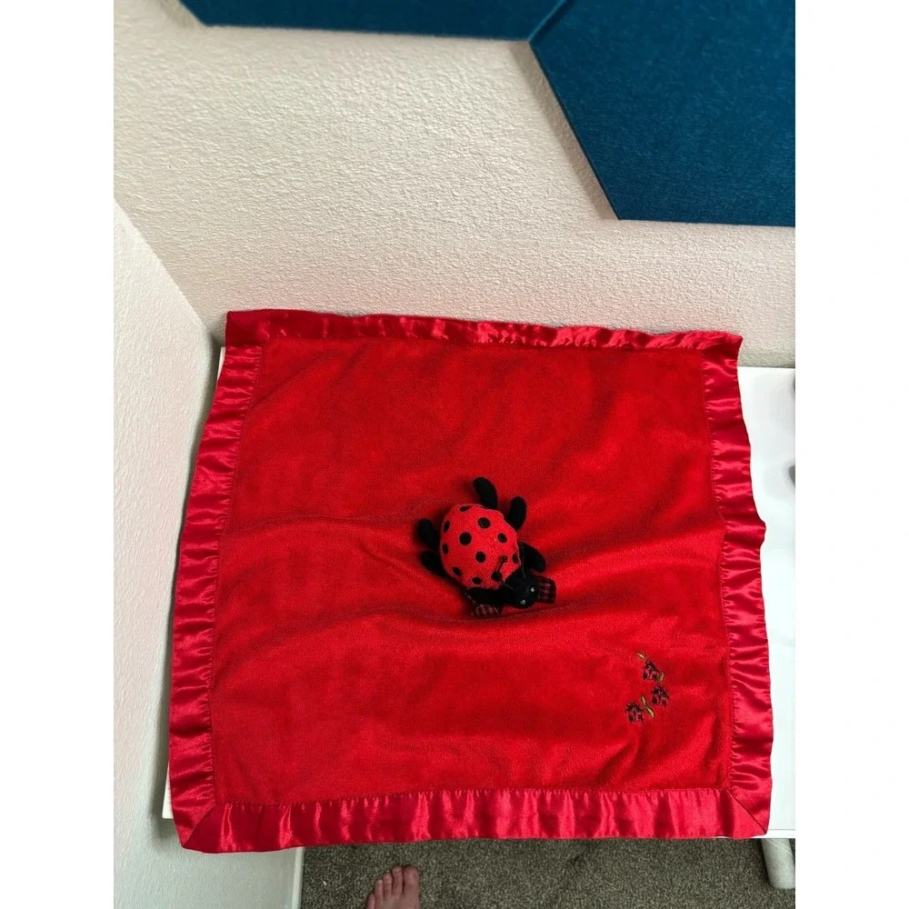 FAST SHiP Bearington Collection Lovey Ladybug Satin Trim Security Blanket Red